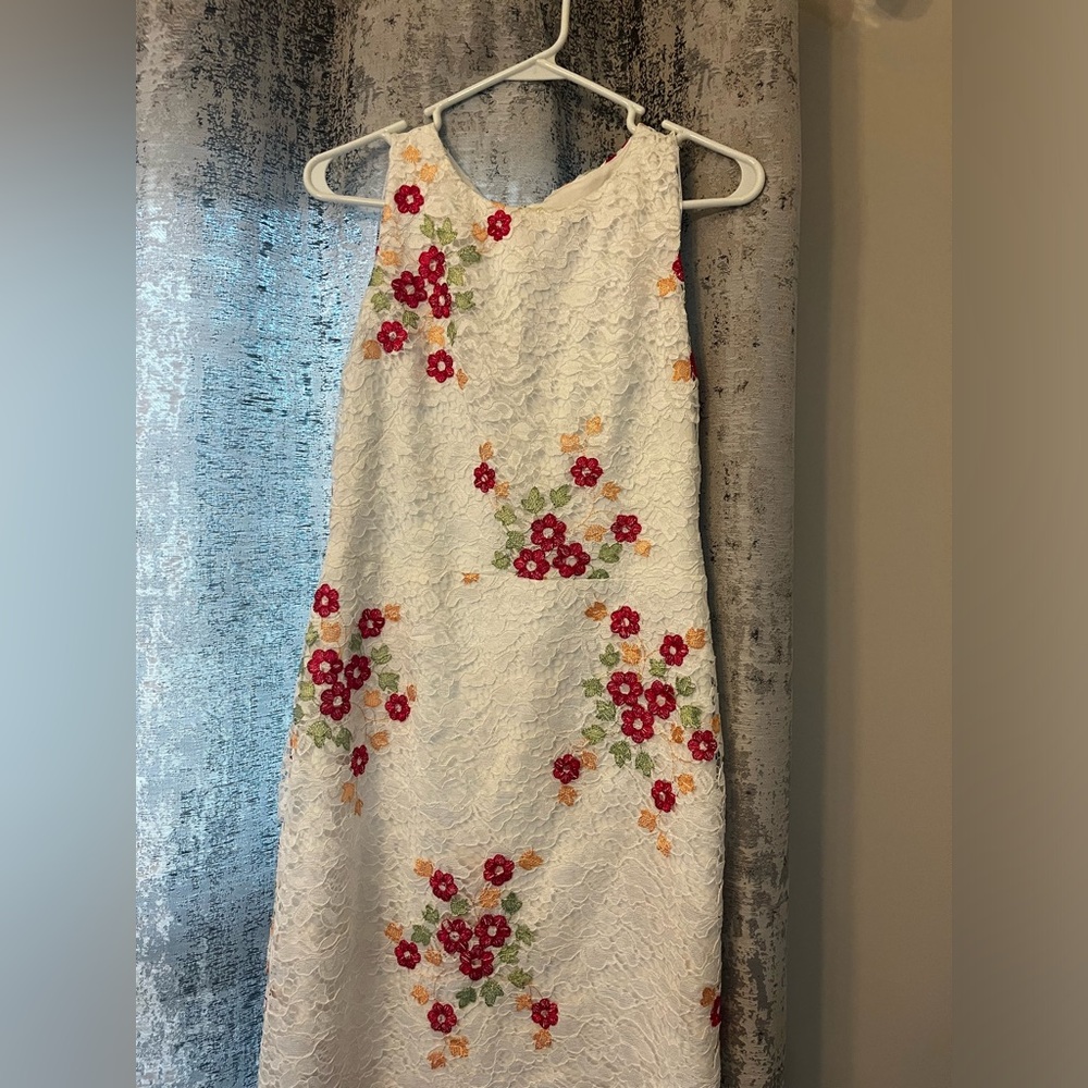 White DKNY lace flower dress, size 10  EUC
